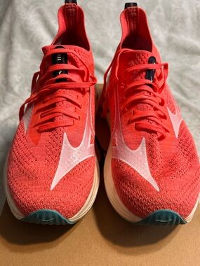 Women's Mizuno NeoZen - Coral/White